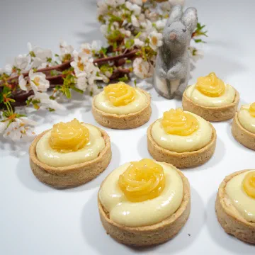 Paas tartelettes met witte chocola en citroencurd